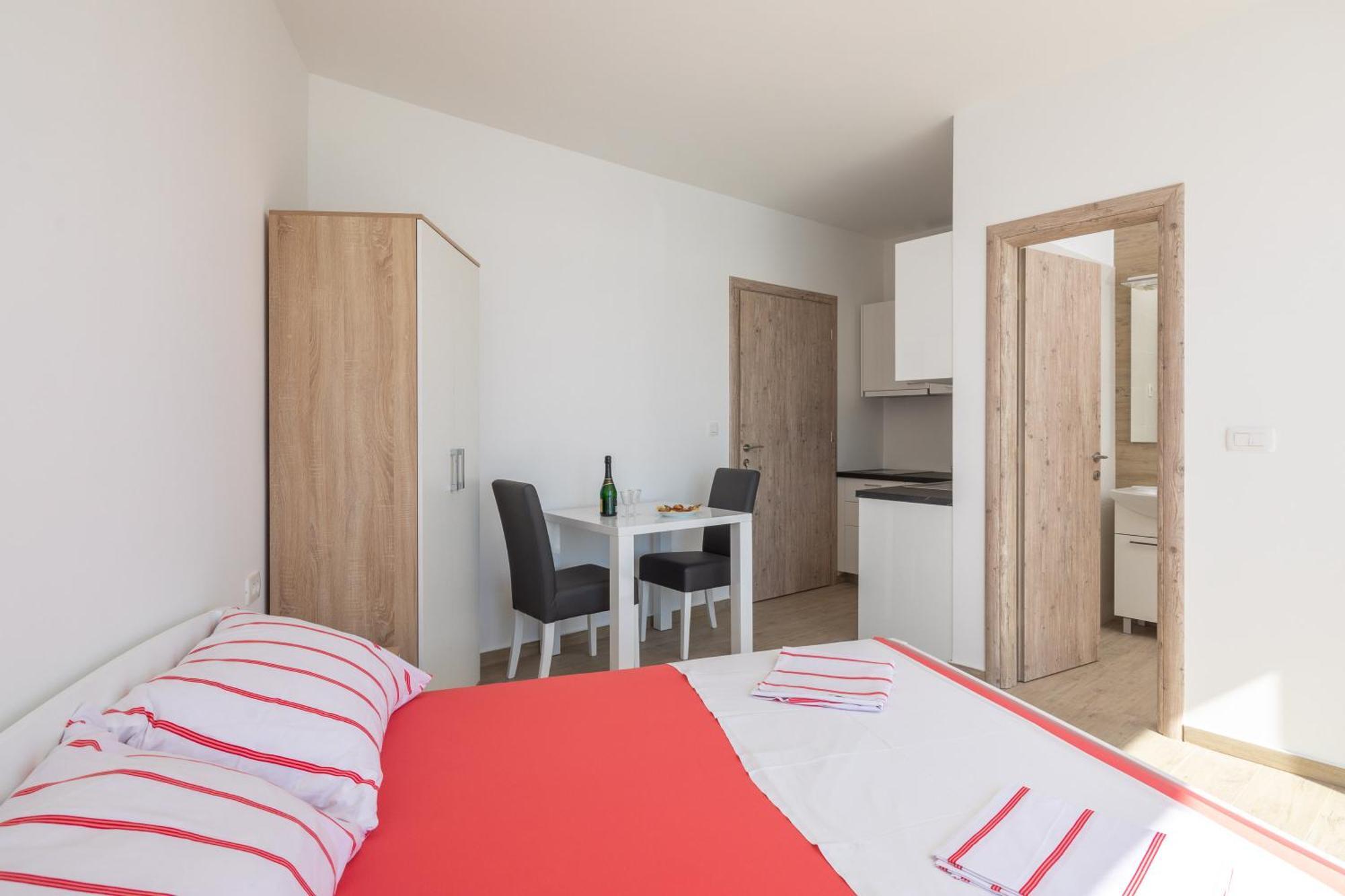 Blue Wonder Apartments Dugi Rat Quarto foto