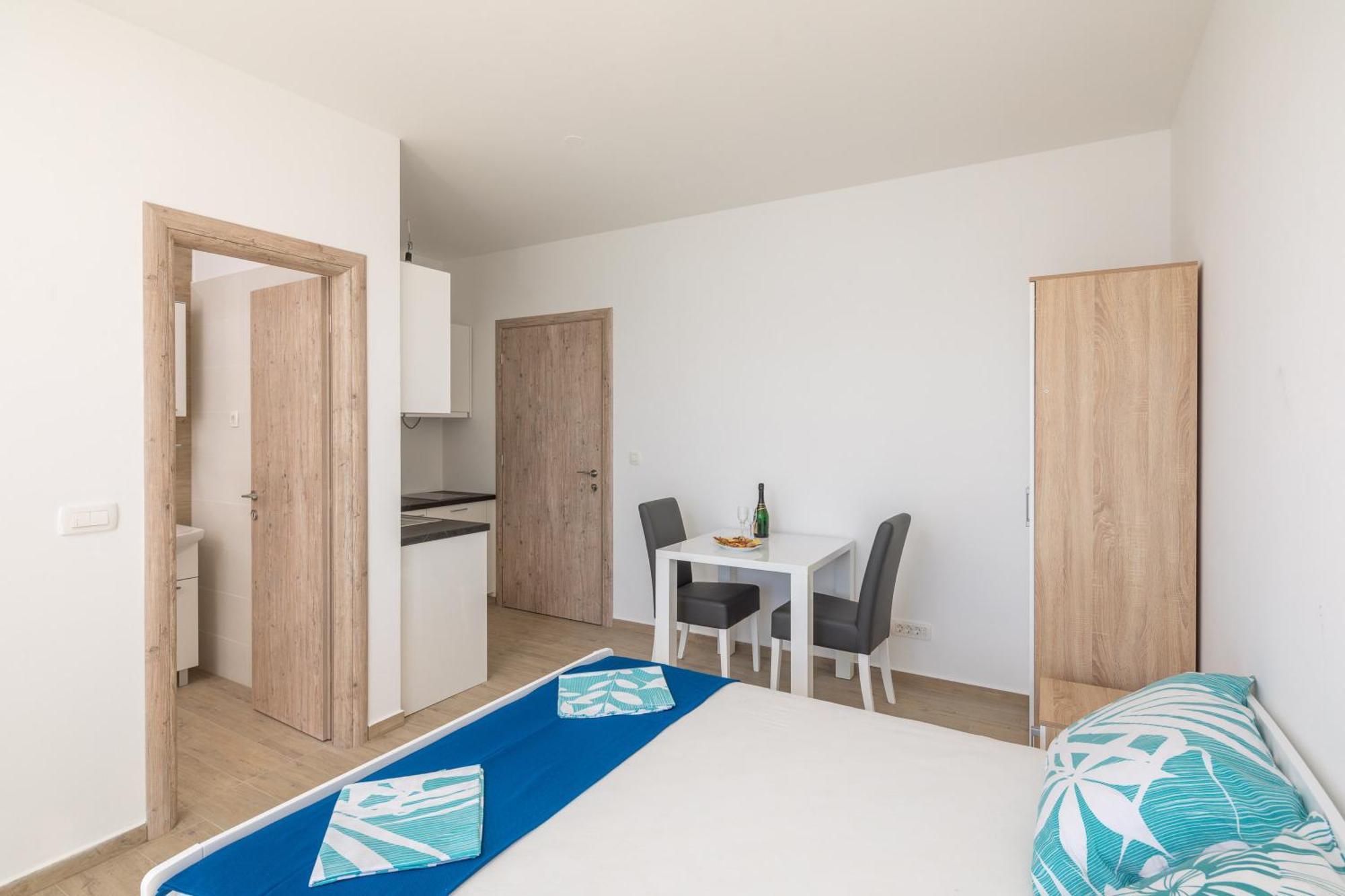 Blue Wonder Apartments Dugi Rat Quarto foto