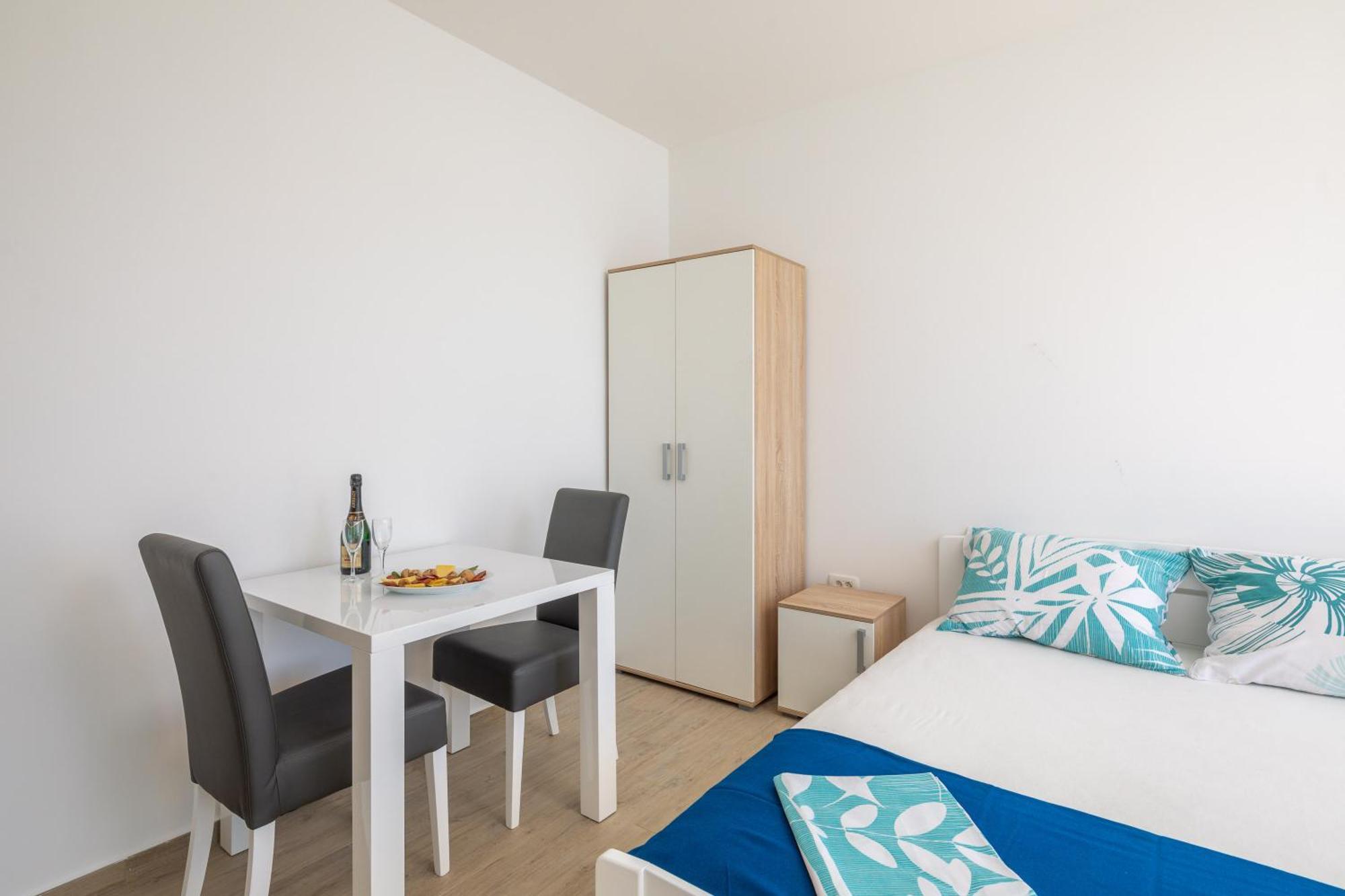 Blue Wonder Apartments Dugi Rat Quarto foto
