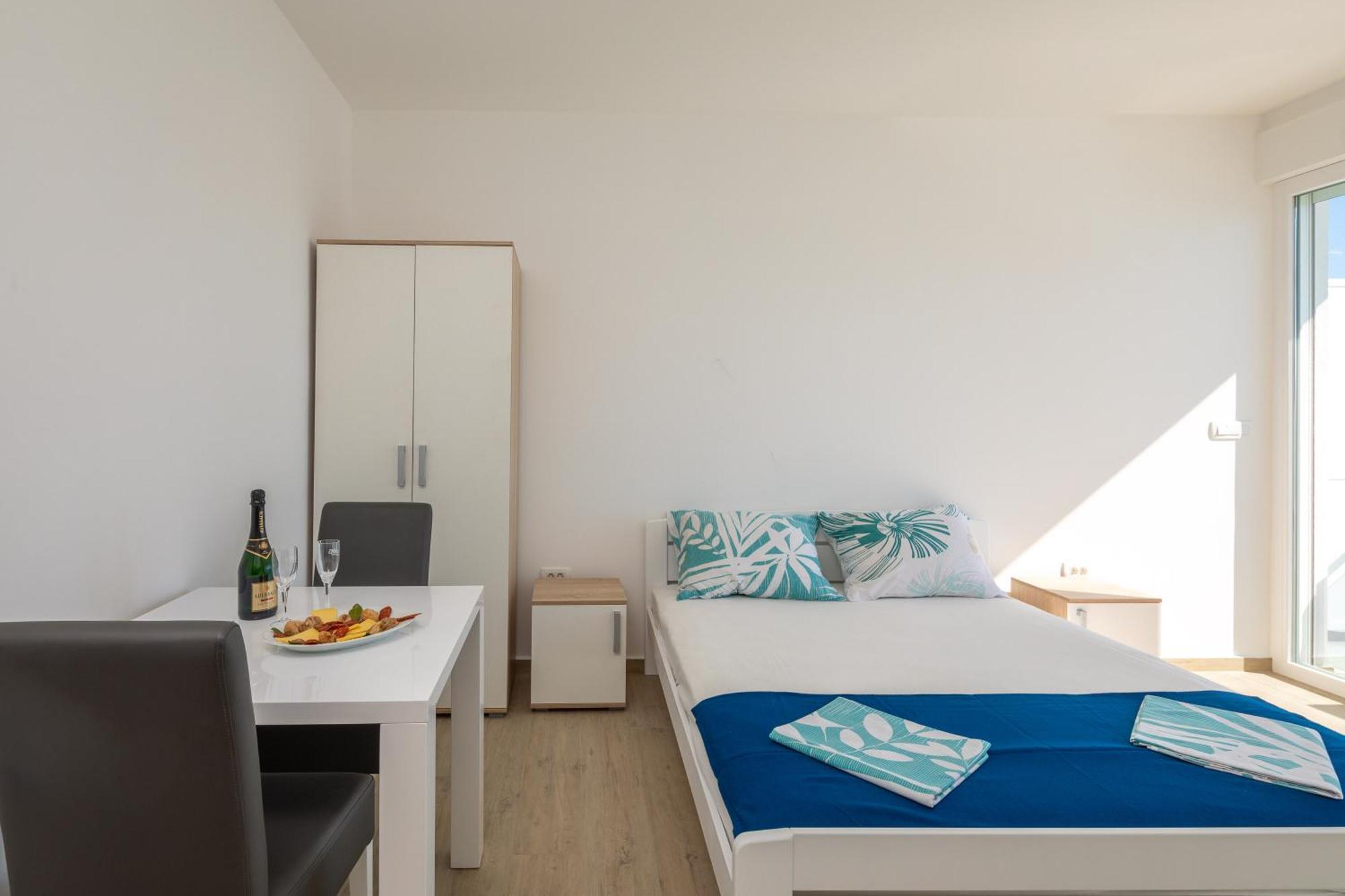 Blue Wonder Apartments Dugi Rat Quarto foto