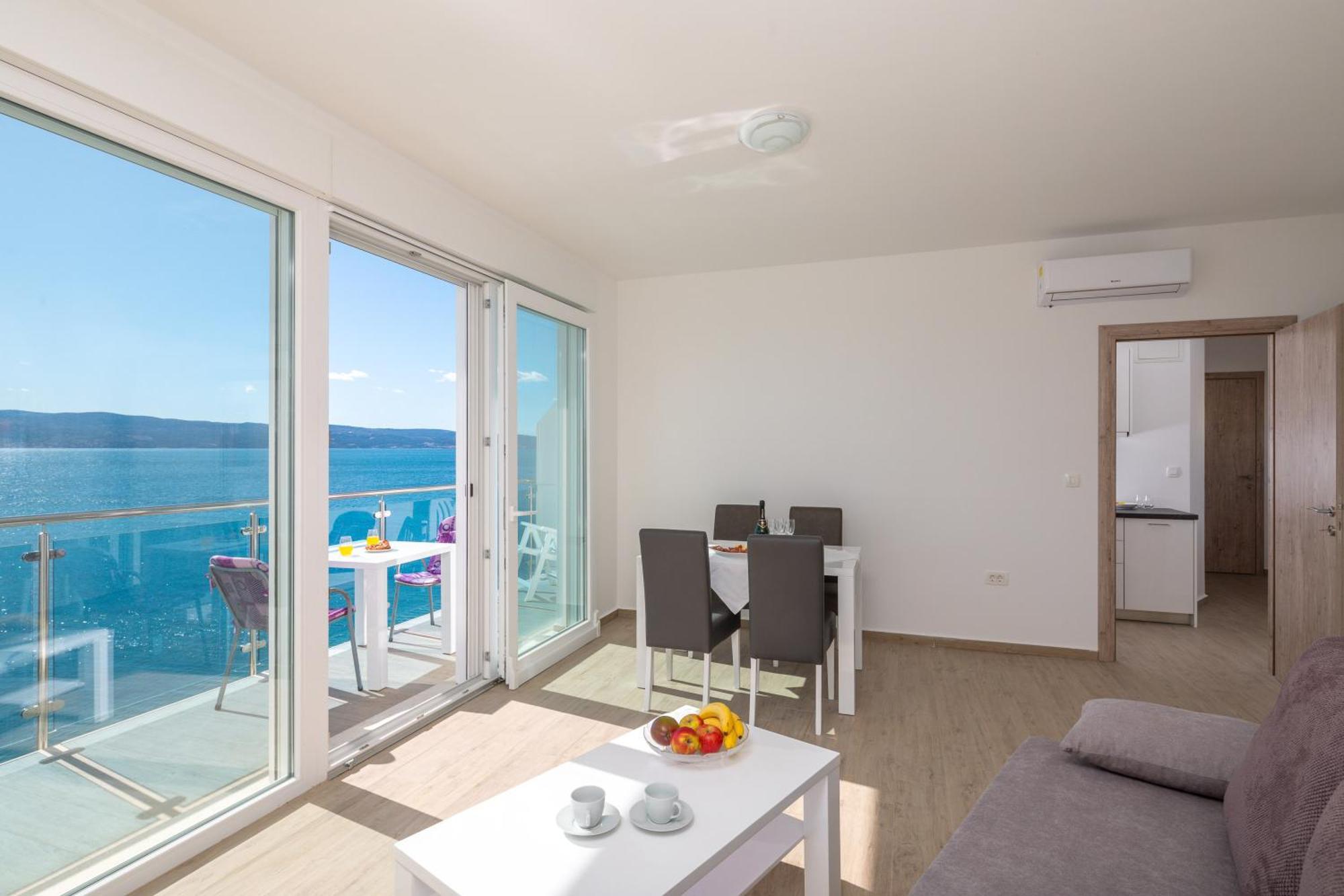 Blue Wonder Apartments Dugi Rat Exterior foto